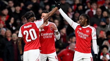 قدم.. أرسنال يهزم إيفرتون بثنائية متأخرة ويعزز صدارته للبريميرليغ