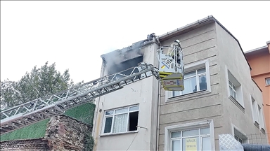 Fatih'te apartmanda çıkan yangında 1 kişi öldü, 5 kişi yaralandı
