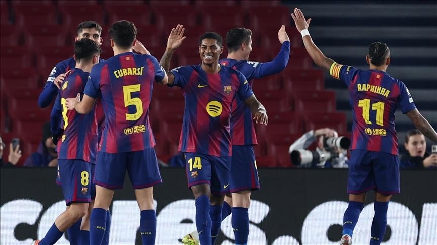 قدم.. البرازيلي رافينيا يقود برشلونة للفوز على إشبيلية