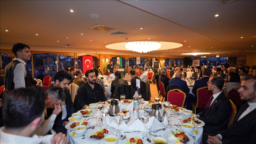 "إفطار الصداقة" بإسطنبول يجمع سوريين خريجين من جامعات تركية