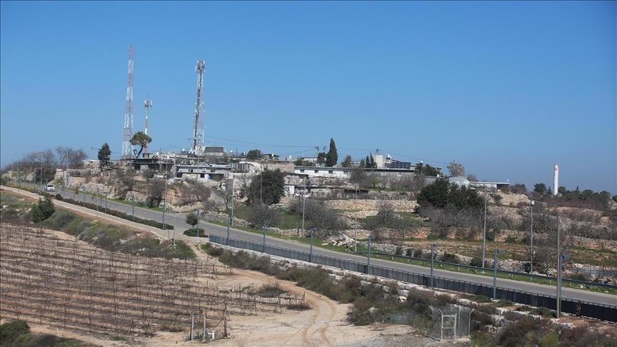 إسرائيل.. 3 إصابات وأضرار بمبانٍ ومركبات جراء شظايا صواريخ إيرانية