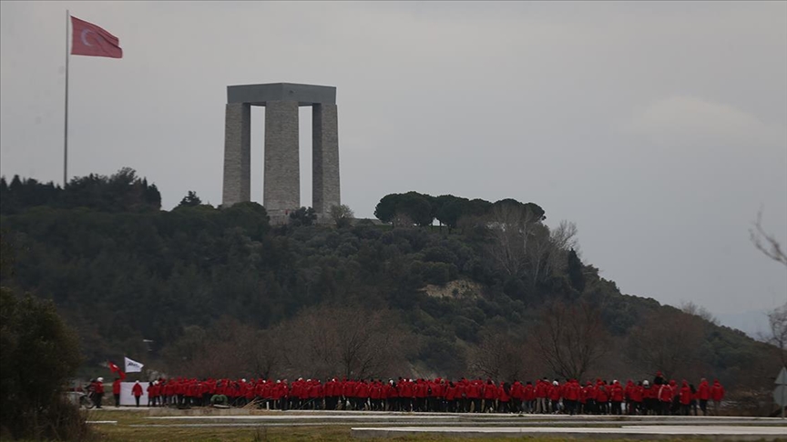 AKUT ekipleri Gelibolu Yarımadası'nda şehitler anısına yürüyüş yaptı