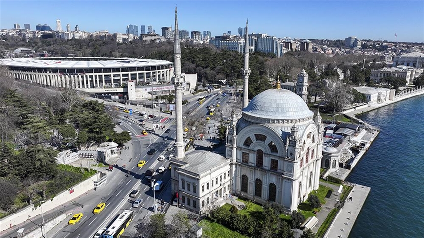 xhamia-dolmabahce-nje-nga-strukturat-mbreselenese-ne-horizontin-e-bosforit