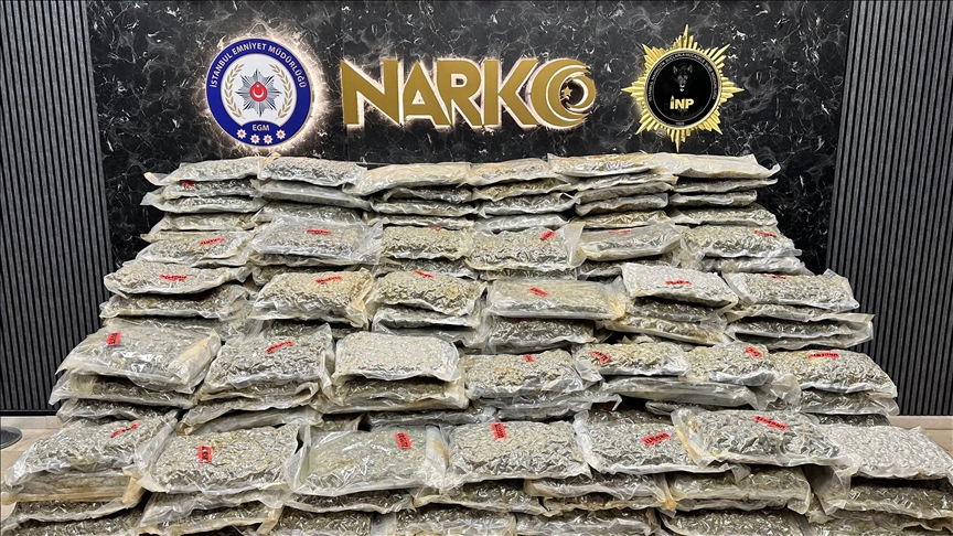 إسطنبول.. ضبط نصف طن من المخدرات في 4 شاحنات