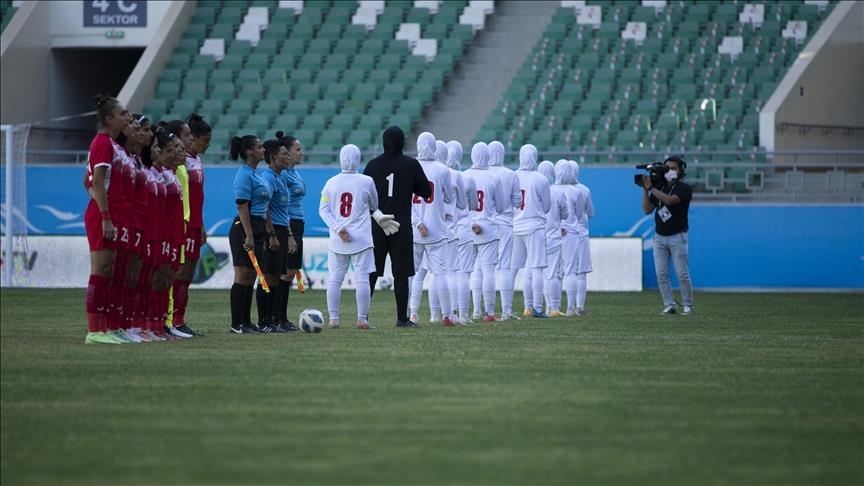 3 لاعبات بمنتخب إيران لكرة القدم يقررن العودة من أستراليا إلى بلادهن