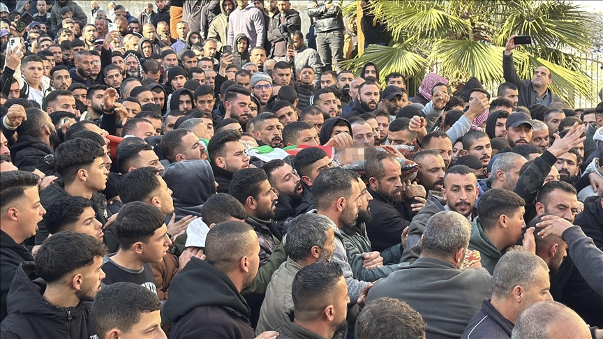 تشييع عائلة طمون.. رصاص إسرائيل يحوّل ملابس العيد إلى أكفان (تقرير إخباري)