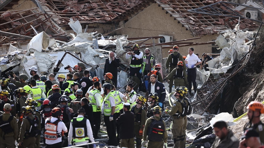 إسرائيل.. إصابة 3 أشخاص وتضرر مبنيين بـ"صاروخ انشطاري" إيراني