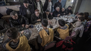 Dedelerden torunlarına "şah mat"