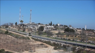 إسرائيل.. 3 إصابات وأضرار بمبانٍ ومركبات جراء شظايا صواريخ إيرانية