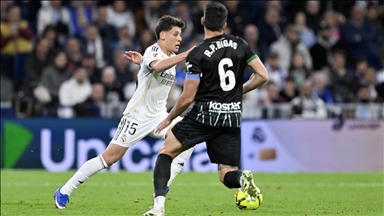 Bi gola ku Arda Guler qedera ji 70 metreyî dûrî qeleyê avêt va Real Madrîdê Elche 4-1 têk bir