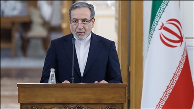 Iran’s top diplomat urges regional states to expel US forces amid tensions