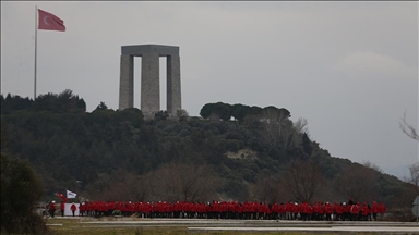 AKUT ekipleri Gelibolu Yarımadası'nda şehitler anısına yürüyüş yaptı