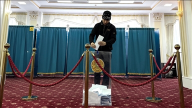 Kazakistan, yeni anayasa için sandık başında