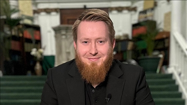 Udhëtimi i një londinezi drejt Islamit: Ndihem më britanik që kur u bëra mysliman