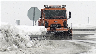 Erzurum, Kars ve Ardahan'da kar ile soğuk hava etkisini sürdürüyor