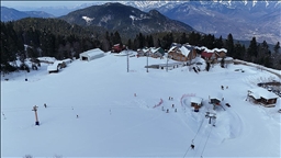 Artvin Atabarı Kayak Merkezi ziyaretçilerini ağırlamaya devam ediyor