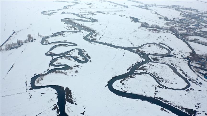 Dîmena fetlonekên Deşta Qersê ya di binê berfê da maye, bi dronê hat kişandin