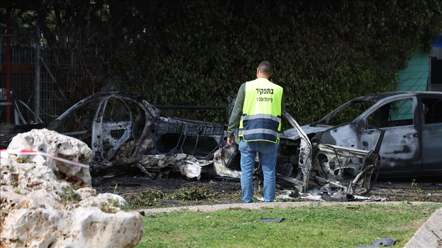 Fragmente nga raketat iraniane goditën disa vende në qendër të Izraelit