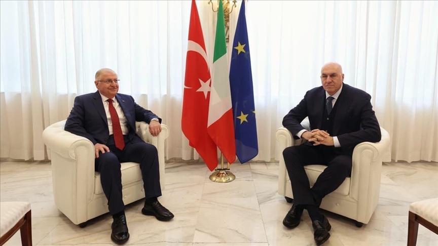 دیدار وزرای دفاع ترکیه و ایتالیا