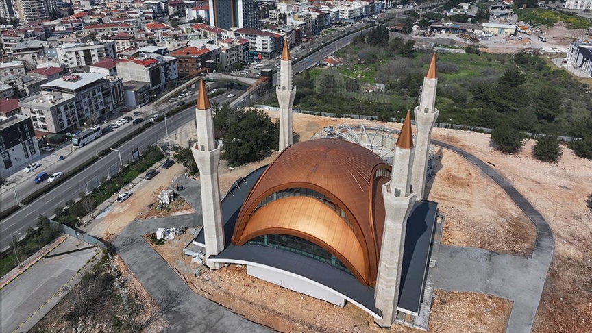 İzmir'de 5 bin kişilik Hacı Mustafa Tekinalp Camisi açılışa hazırlanıyor