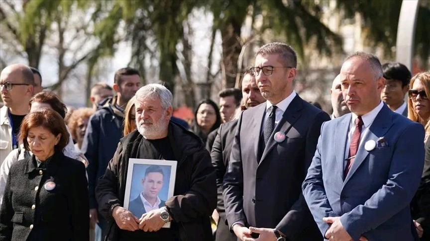 Мицкоски: „Денес во Кочани оддаваме тивка, но длабока почит кон невините животи што прерано згаснаа“