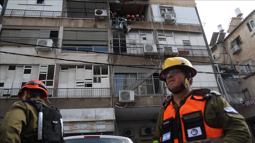 إسرائيل.. شظايا صاروخ إيراني تصيب منزلا شرقي تل أبيب 