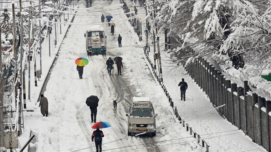Landslide kills 2 in Kashmir, over 235 rescued amid heavy snowfall
