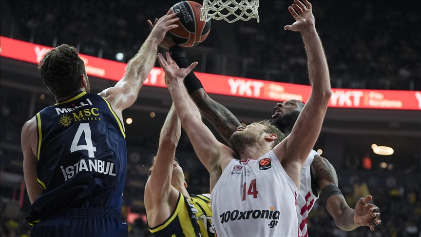 Basketbol Avrupa Ligi'nde ertelenen Olympiakos-Fenerbahçe Beko maçı yarın oynanacak
