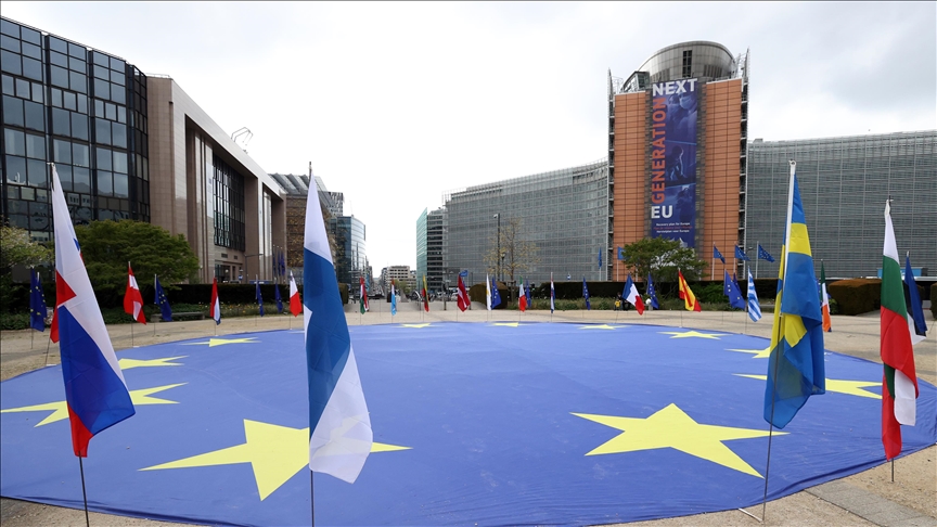 Guerre en Iran : un ministre français pas à placer l'Iran sur une carte, les images deviennent virales