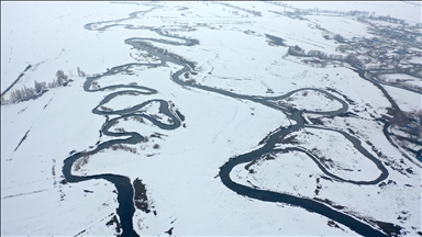 Karla kaplanan Kars Ovası'ndaki menderesler dronla görüntülendi