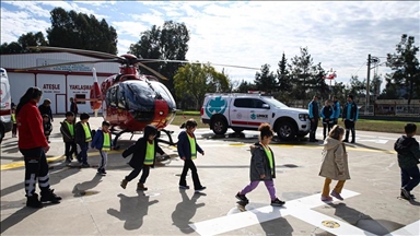 "Minik 112" projesiyle çocuklar, acil sağlık hizmetlerinin önemini öğreniyor  