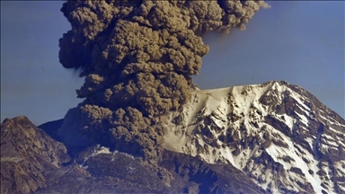 Вулкан Шивелуч на Камчатке выбросил столб пепла на высоту до 9 км 