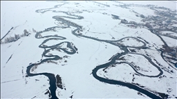 Karla kaplanan Kars Ovası'ndaki menderesler dronla görüntülendi