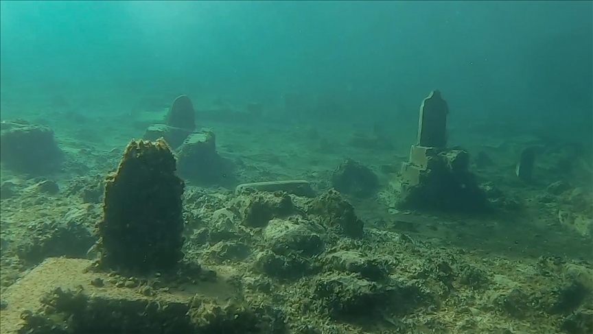 Li Diyarbekirê dîmenê avahiyên ku dîroka wan heta 2 hezar û 400 sal berê diçe û di binê avê da mane, hat kişandin