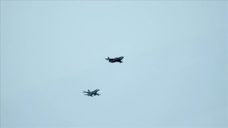 Taiwan detects 30 Chinese military aircraft near island