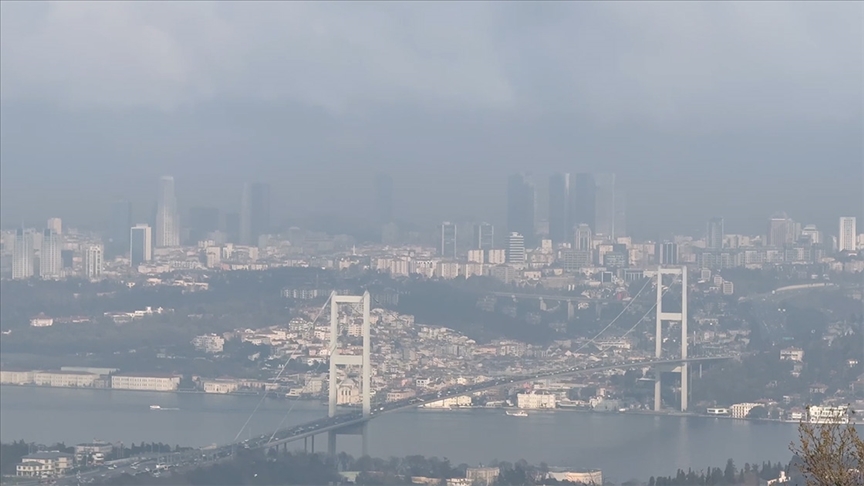 İstanbul Boğazı'nda gemi trafiği çift yönlü kapatıldı, bazı vapur seferleri iptal edildi