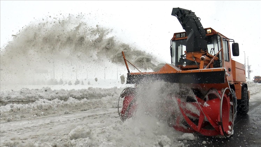 Li ser rêya Qers û Goleyê ji ber berf û bagerê wesaît nikarin bi rehetî derbas bin