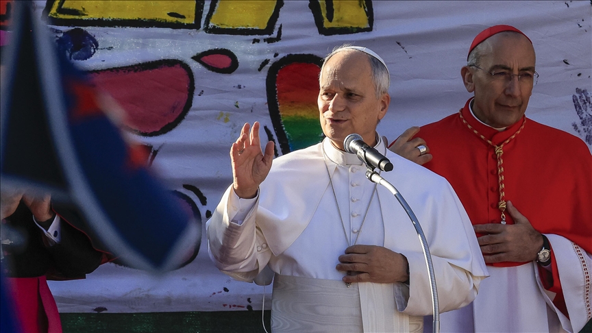 Папата ги повика медиумите да ја прикажат реалноста на војната за таа да не се претвори во „видеоигра“