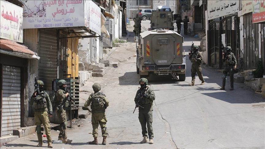 مستوطنون يصيبون عسكريا إسرائيليا بالضفة الغربية