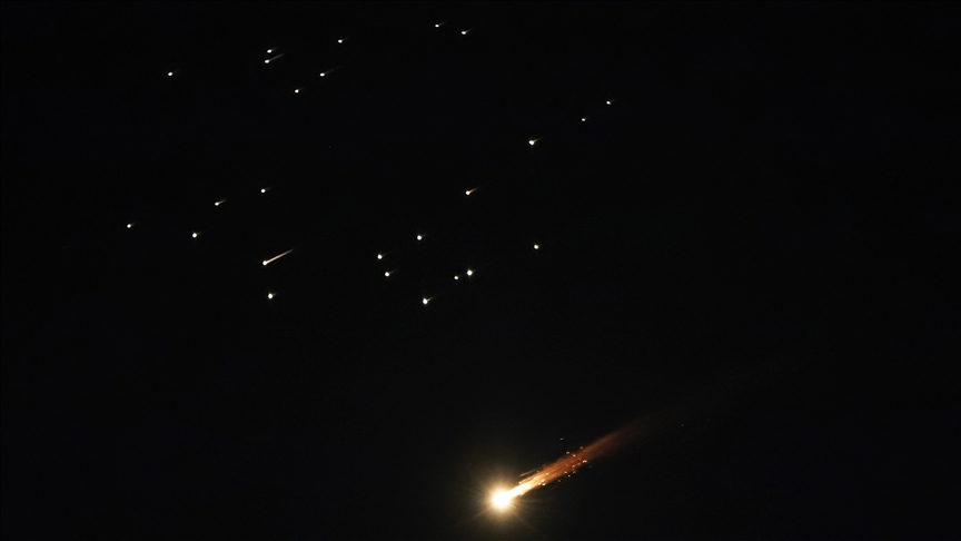 إيران تعلن قصف أهداف بإسرائيل وقواعد أمريكية في المنطقة