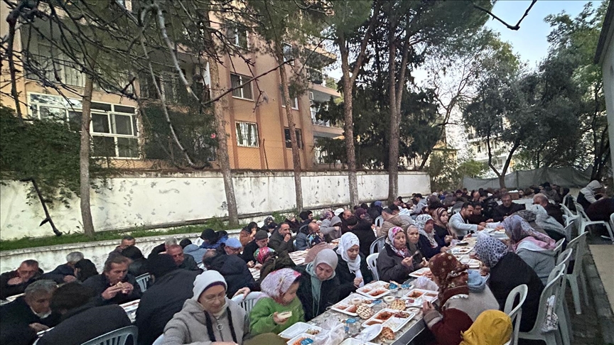 فعالية تركية متواصلة لإقامة موائد رمضانية في سوريا