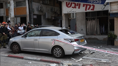 سقوط شظايا صاروخ انشطاري في تل أبيب أطلقته إيران  