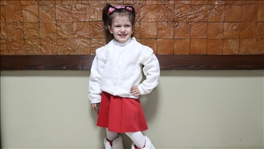 Kırklareli'nde 3 yaşındaki Gülsu'nun okuduğu "Bayrak" şiiri sosyal medyada milyonlara ulaştı