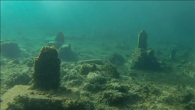 Li Diyarbekirê dîmenê avahiyên ku dîroka wan heta 2 hezar û 400 sal berê diçe û di binê avê da mane, hat kişandin