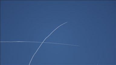 Sirena bien në Izraelin qendror ndërsa Irani nis një breshëri të re raketash