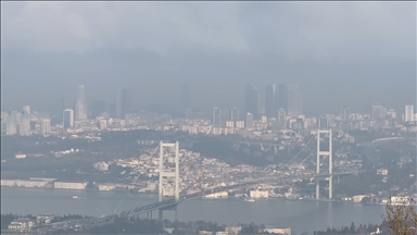 İstanbul Boğazı'nda gemi trafiği çift yönlü kapatıldı, bazı vapur seferleri iptal edildi