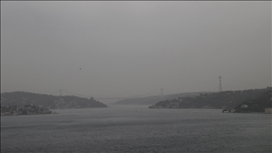 İstanbul Boğazı'nda gemi trafiği çift yönlü kapatıldı, bazı vapur seferleri iptal edildi