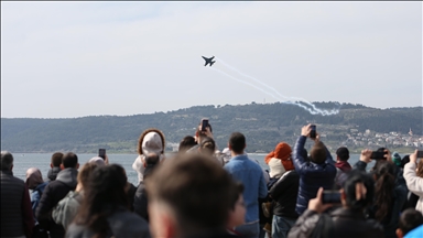 تركيا.. فريق "سولو تورك" يستعرض مهاراته بسماء تشناق قلعة