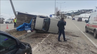Li Erziromê otomobîl û pîqab li hev qelibîn, kesek mir