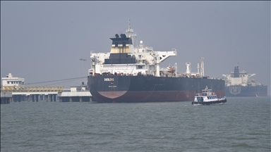 Tanker sustains minor structural damage from unknown projectile near United Arab Emirates